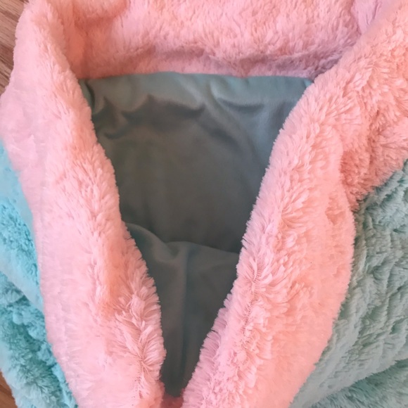 Kids Mermaid Blanket - Picture 3 of 3